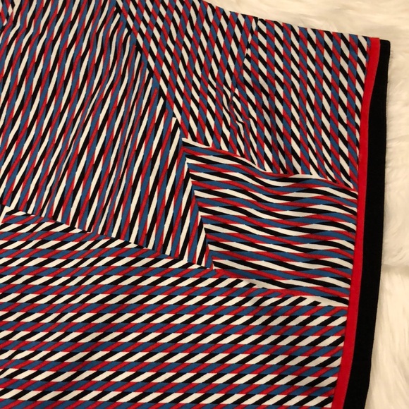 MOVING SALE!! 1. State | Geo Print Pencil Skirt 📦 - Picture 2 of 4